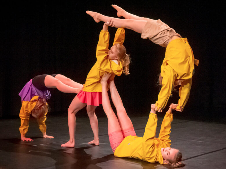 Sirkusesitys Tapanilan Urheilukeskuksen sirkussalissa